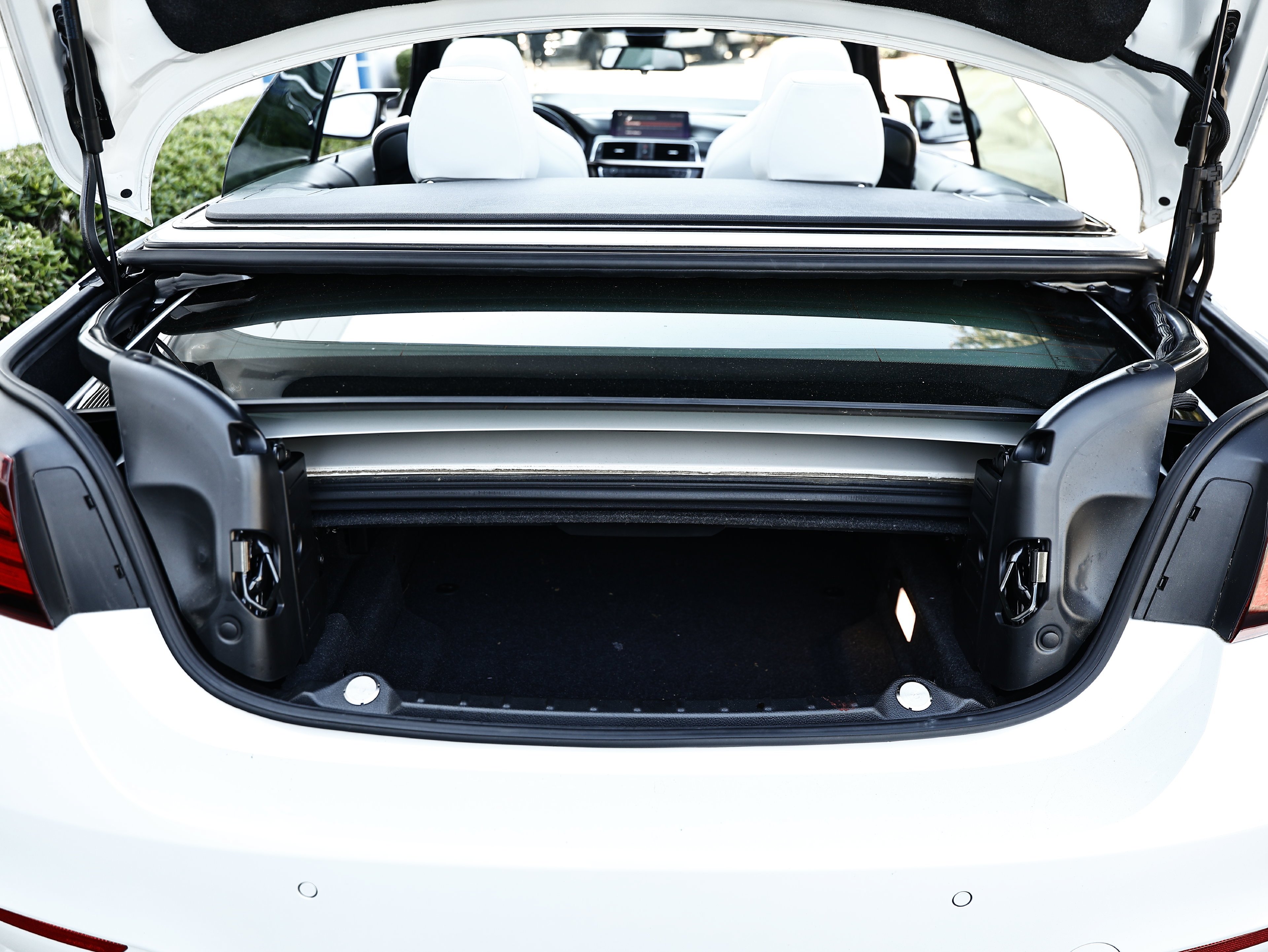 Used 2020 BMW M4 Convertible w/ Competition Package RWD image 27