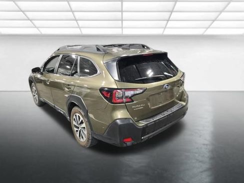 Used 2025 Subaru Outback Premium AWD/4WD image 7