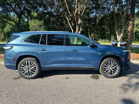 Used 2026 Buick Enclave Avenir w/ Super Cruise Package AWD/4WD image 5