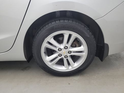 Used 2017 Chevrolet Cruze LT FWD image 31
