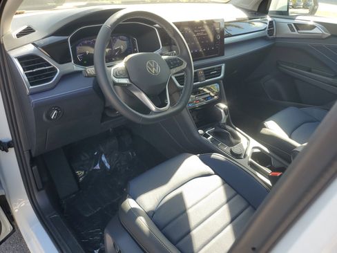New 2026 Volkswagen Taos SEL image 8
