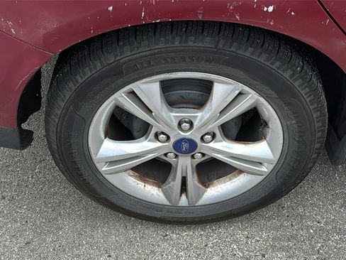 Used 2013 Ford Focus SE w/ SE Winter Pkg image 9