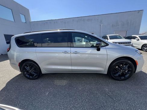 Used 2026 Chrysler Pacifica Limited w/ S Appearance Package AWD/4WD image 6