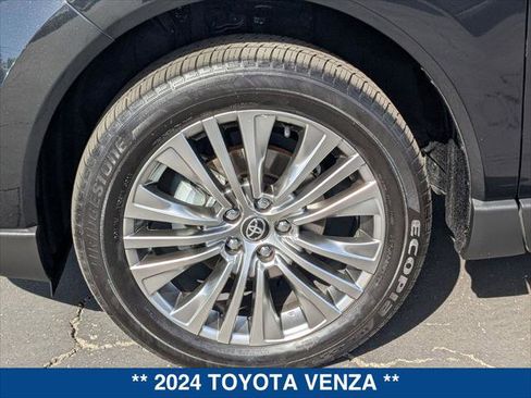 Used 2024 Toyota Venza Limited image 9