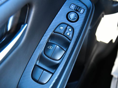 Used 2025 Nissan Sentra SV image 30