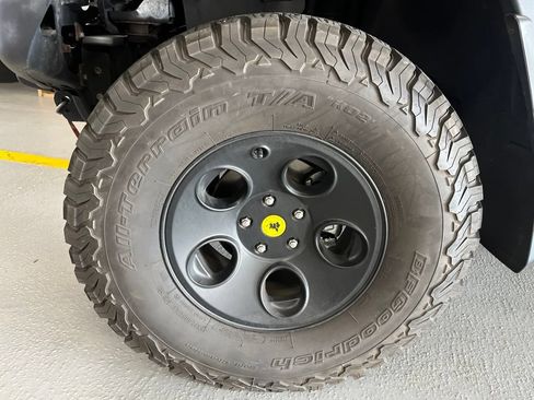 Used 2017 Jeep Wrangler Unlimited Rubicon w/ Cold Weather Group AWD/4WD image 5