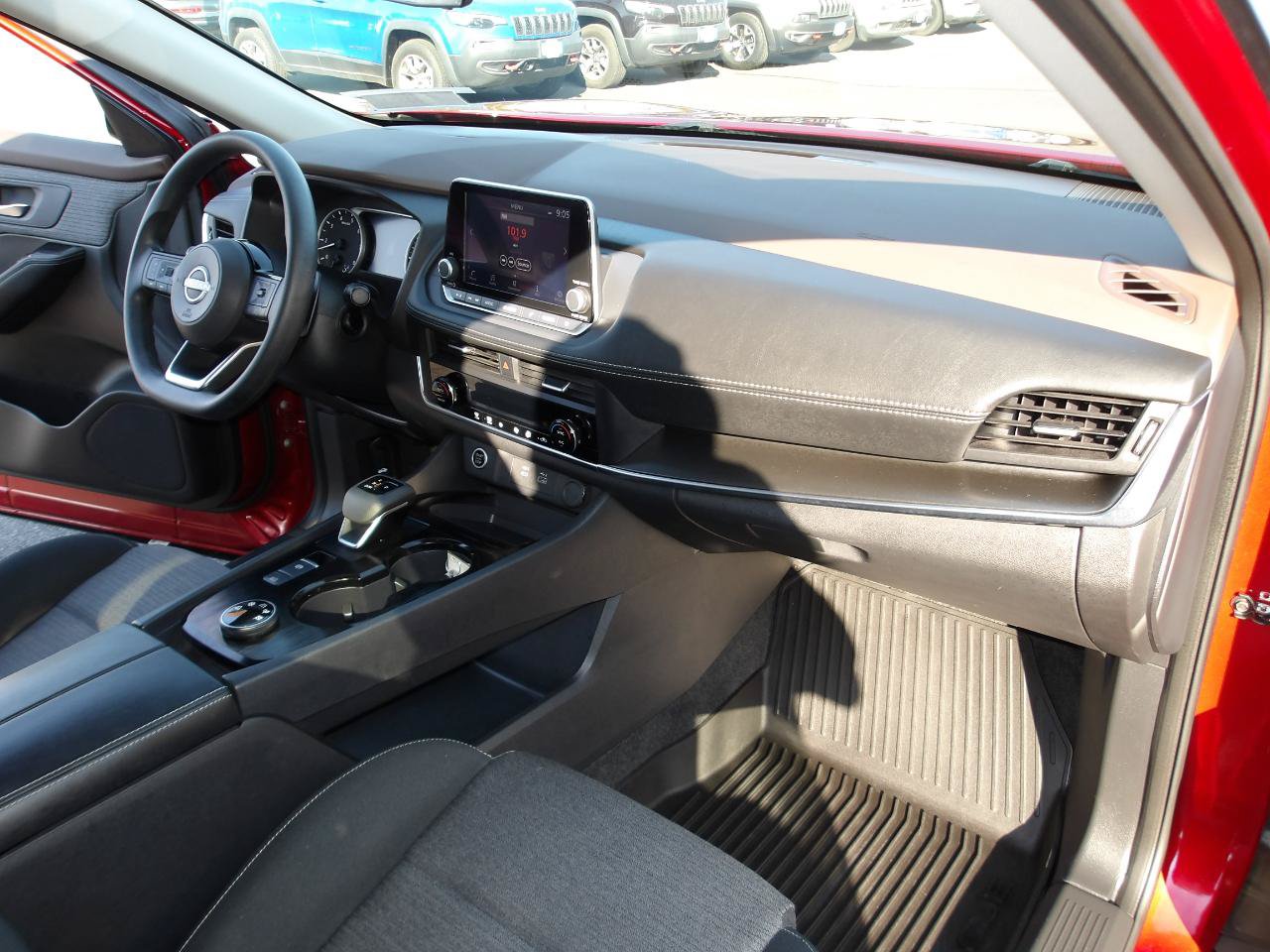 Used 2023 Nissan Rogue SV AWD/4WD image 13