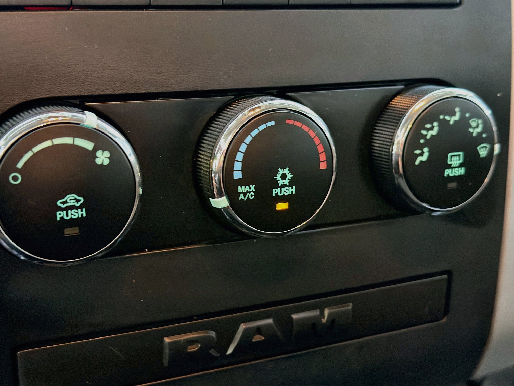 Used 2012 RAM 1500 Classic SLT AWD/4WD image 23