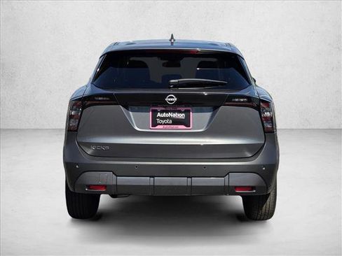 Used 2025 Nissan Kicks SV image 7