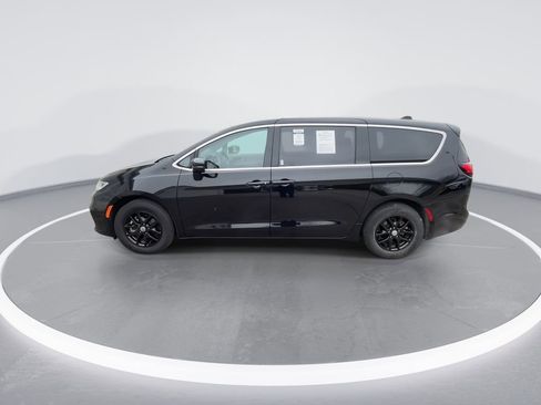 Used 2024 Chrysler Pacifica Touring-L image 5