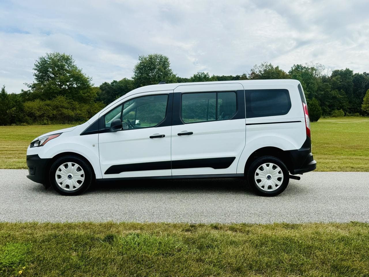 Used 2022 Ford Transit Connect XL FWD image 2