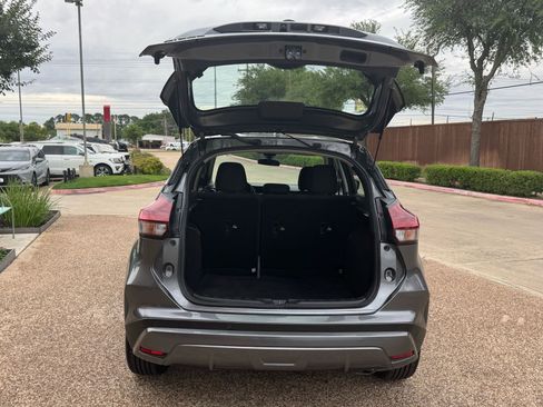 Used 2023 Nissan Kicks S FWD image 9