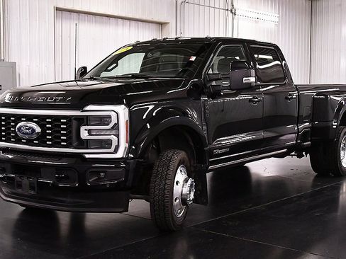 Used 2025 Ford F450 Platinum w/ FX4 Off-Road Package AWD/4WD image 3