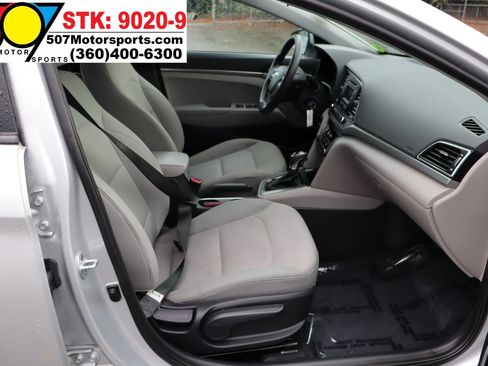 Used 2017 Hyundai Elantra SE image 19