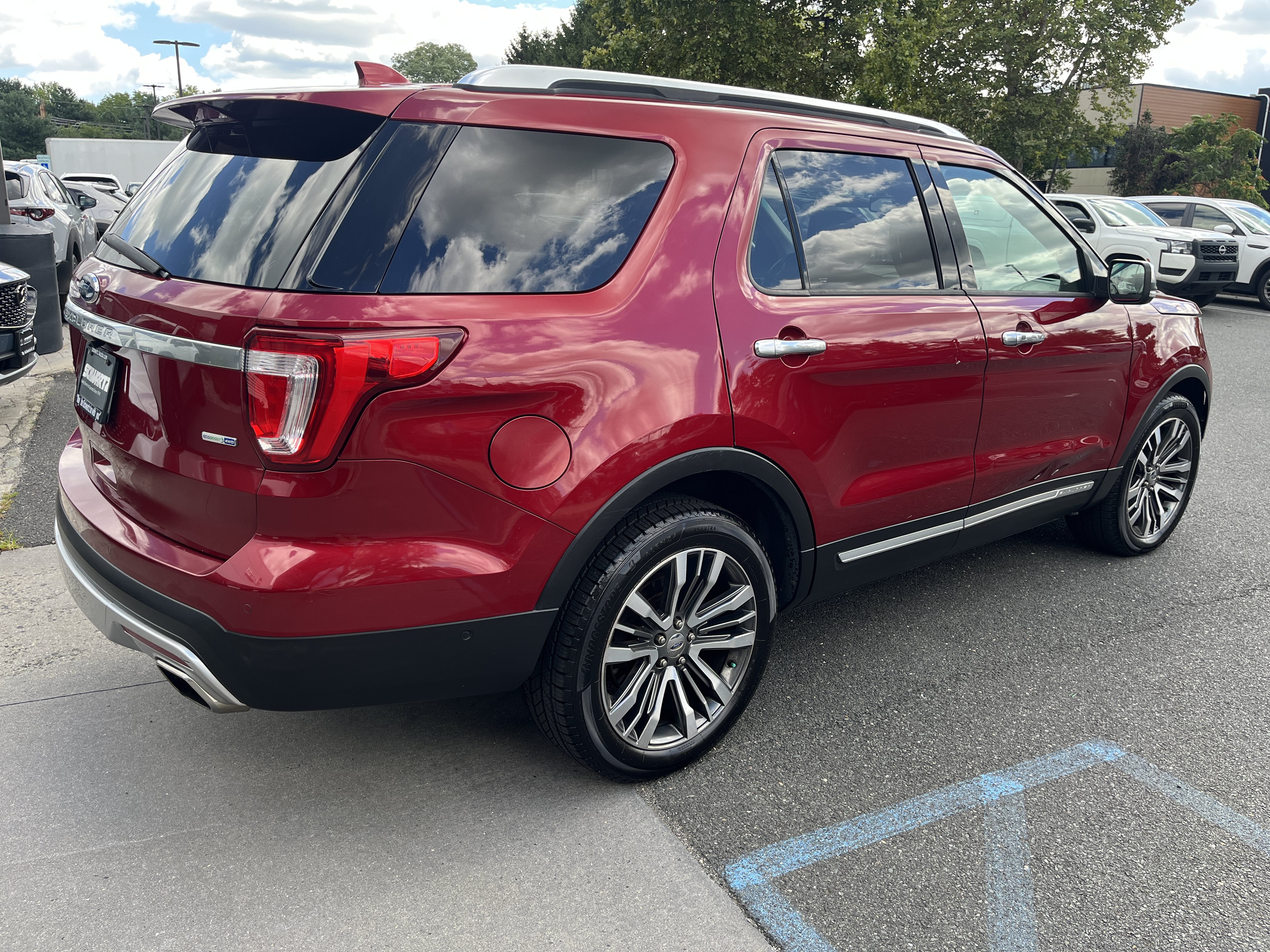 Used 2016 Ford Explorer Platinum AWD/4WD image 5