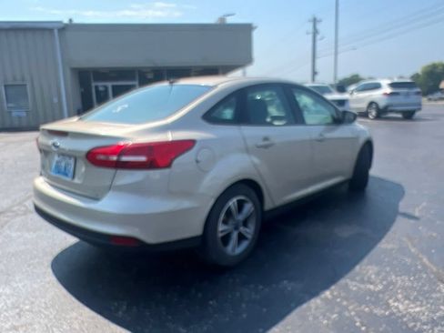 Used 2017 Ford Focus SE FWD image 3