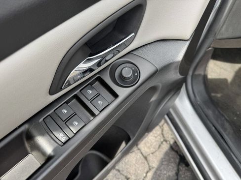 Used 2012 Chevrolet Cruze LS image 7