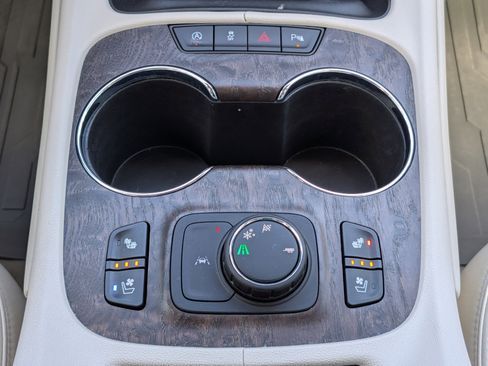 Used 2022 GMC Acadia Denali w/ Denali Ultimate Package FWD image 21