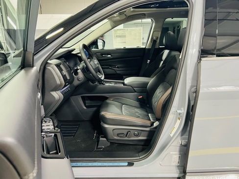 New 2026 Nissan Pathfinder Platinum image 24