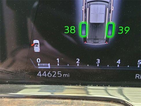 Used 2023 Cadillac Escalade Premium Luxury w/ Performance Package image 26