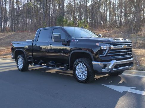 Used 2024 Chevrolet Silverado 2500 LTZ w/ LTZ Plus Package image 15