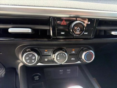 Used 2025 Nissan Kicks SV FWD image 13