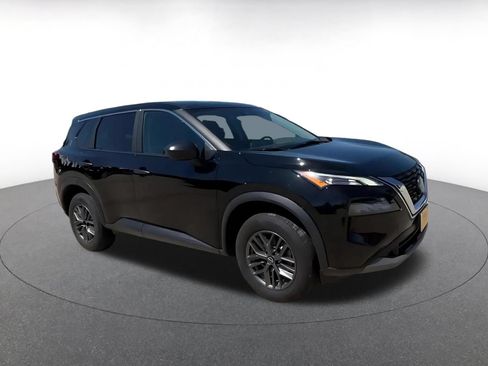 Used 2023 Nissan Rogue S FWD image 2