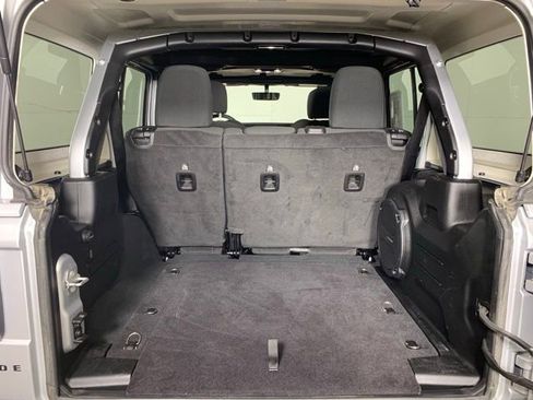 Used 2023 Jeep Wrangler Sahara image 27