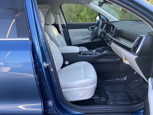New 2025 Kia Sorento EX w/ EX Panoramic Sunroof Package image 38