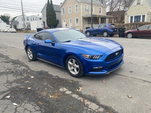 Used 2017 Ford Mustang Coupe image 3