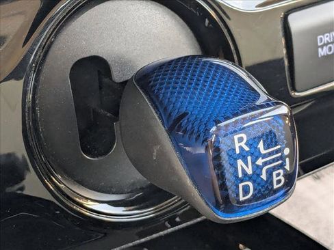 Used 2022 Toyota Prius XLE image 12