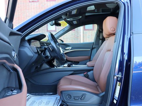 Used 2021 Audi e-tron Premium Plus w/ Premium Plus Package image 11