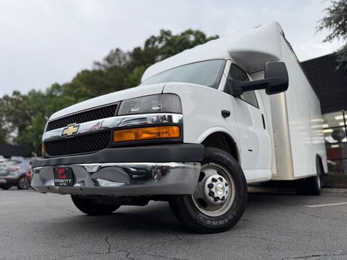Used 2021 Chevrolet Express 3500 w/ Power Convenience Package RWD image 2