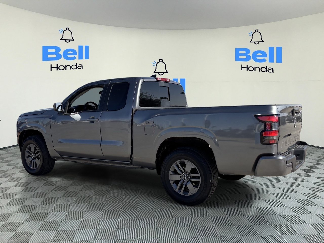 Used 2025 Nissan Frontier SV AWD/4WD image 3