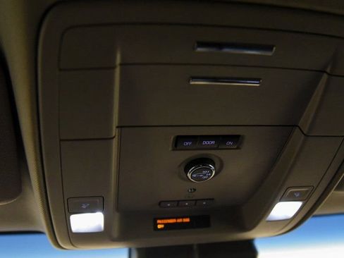 Used 2019 Chevrolet Suburban LT image 27