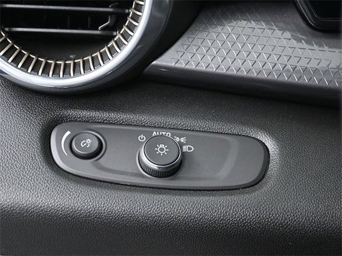 Used 2025 Chevrolet Trax ACTIV w/ Sunroof Package image 14