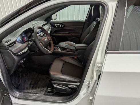 Used 2025 Jeep Compass Trailhawk AWD/4WD image 13