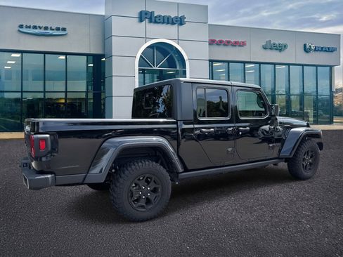 Used 2022 Jeep Gladiator Sport image 2