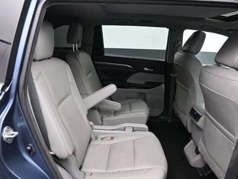 Used 2017 Toyota Highlander Limited Platinum w/ Carpet Mat Package AWD/4WD image 26