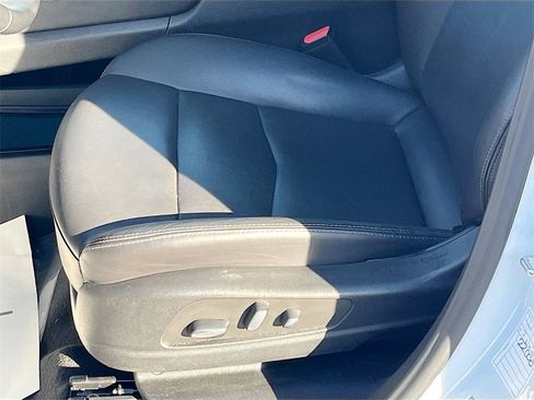 Certified 2025 Cadillac XT5 Premium Luxury image 18