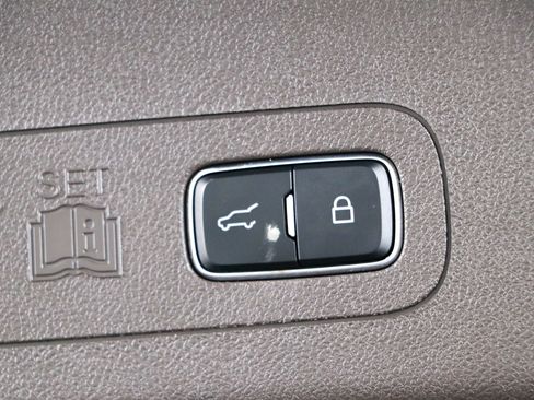 Used 2023 Lincoln Aviator Reserve w/ Equipment Group 201A RWD image 32
