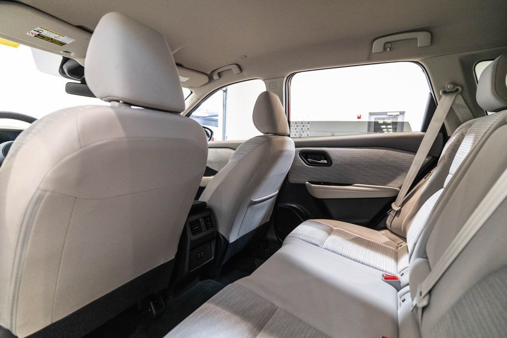 Used 2023 Nissan Rogue SV FWD image 14