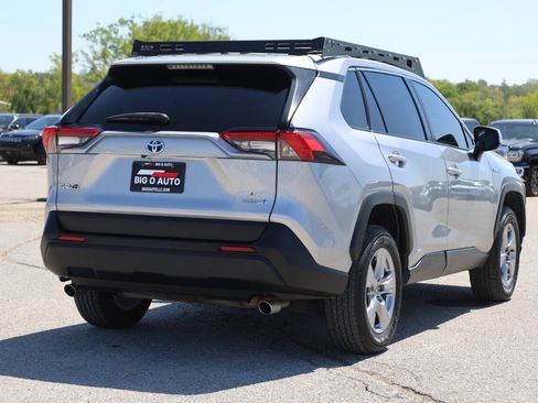 Used 2021 Toyota RAV4 LE AWD/4WD image 9