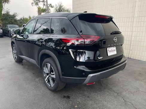Used 2026 Nissan Rogue SL FWD image 2