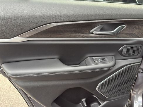 New 2026 Jeep Grand Cherokee Limited w/ Luxury Tech Group II RWD image 27