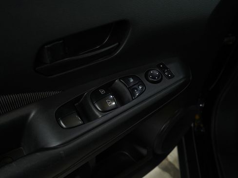 Used 2019 Nissan Kicks S image 20