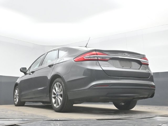 Used 2017 Ford Fusion SE w/ Fusion SE Technology Package FWD image 31