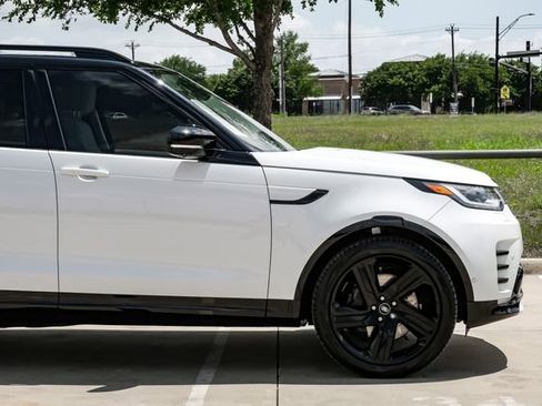 Used 2025 Land Rover Discovery Dynamic SE AWD/4WD image 9