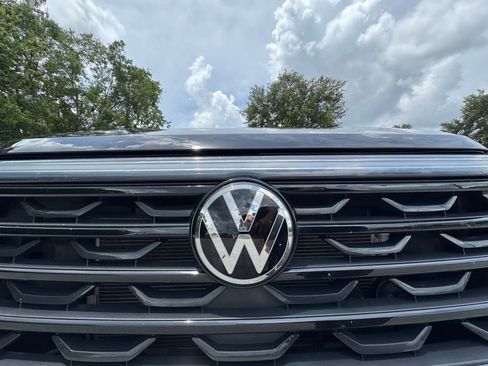 Used 2024 Volkswagen Atlas Cross Sport SE AWD/4WD image 3