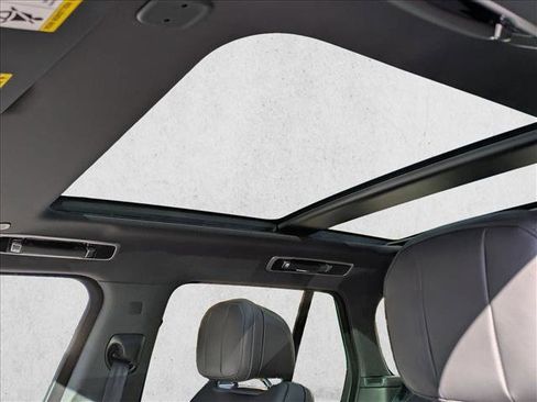 New 2025 Land Rover Range Rover SE image 15